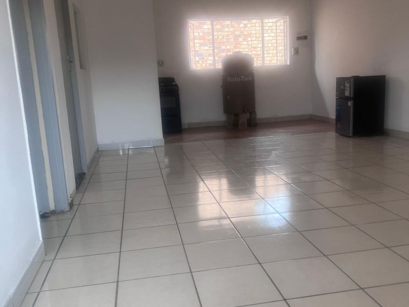 Townhouse For Sale in Polokwane Central - Photo 2