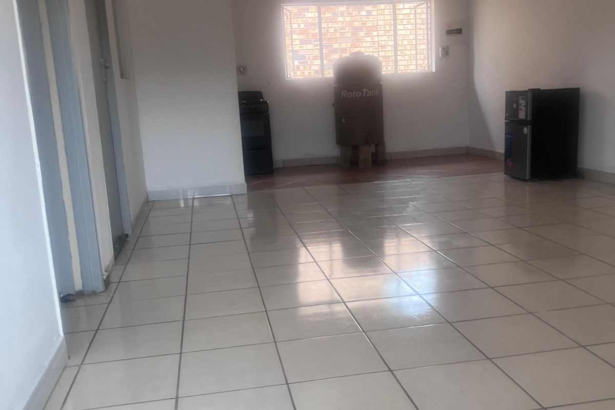 Townhouse For Sale in Polokwane Central - Photo 2