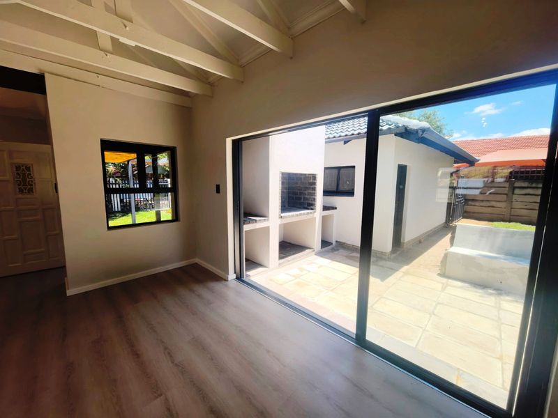 House For Sale in Rooihuiskraal North - Photo 4