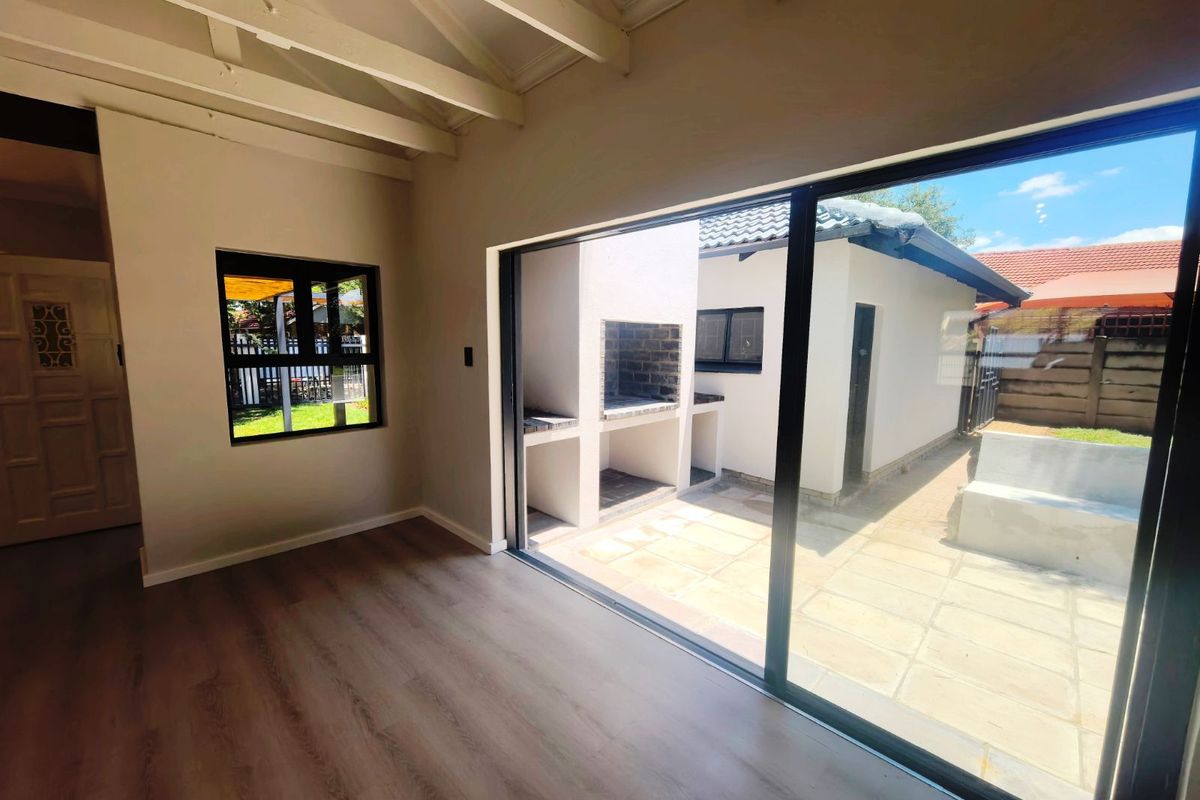 House For Sale in Rooihuiskraal North - Photo 4