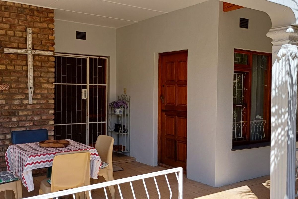 House For Sale in Oudtshoorn South - Photo 4