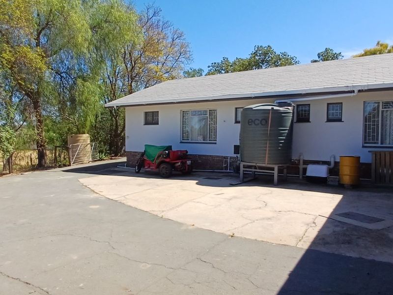 House For Sale in Oudtshoorn South - Photo 9