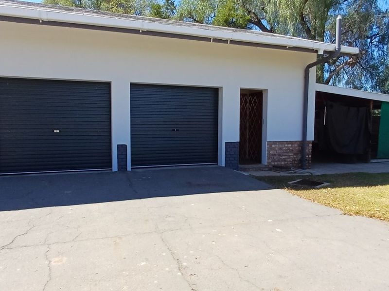 House For Sale in Oudtshoorn South - Photo 8