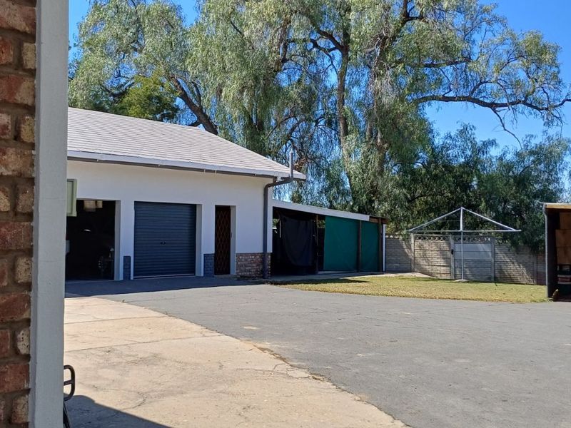 House For Sale in Oudtshoorn South - Photo 7