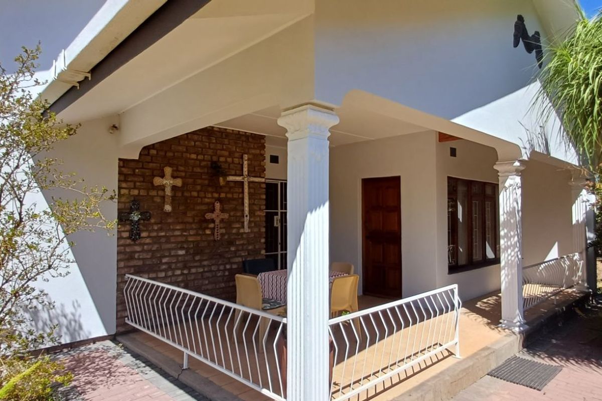 House For Sale in Oudtshoorn South - Photo 4