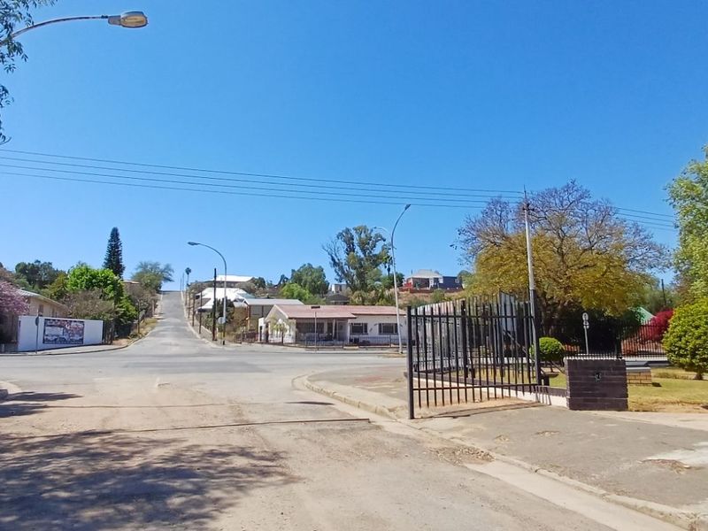 House For Sale in Oudtshoorn South - Photo 3