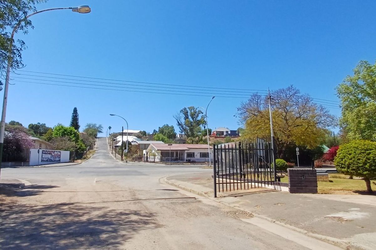 House For Sale in Oudtshoorn South - Photo 3