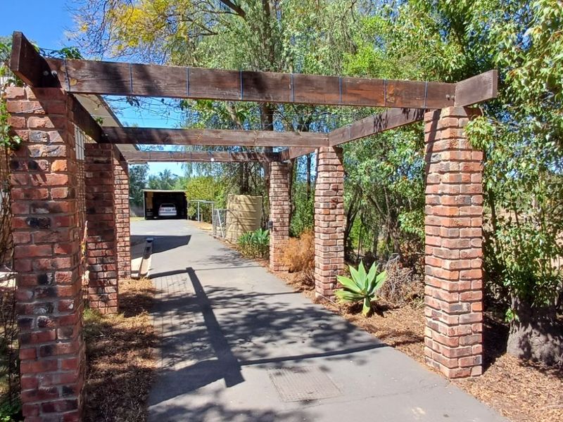 House For Sale in Oudtshoorn South - Photo 2