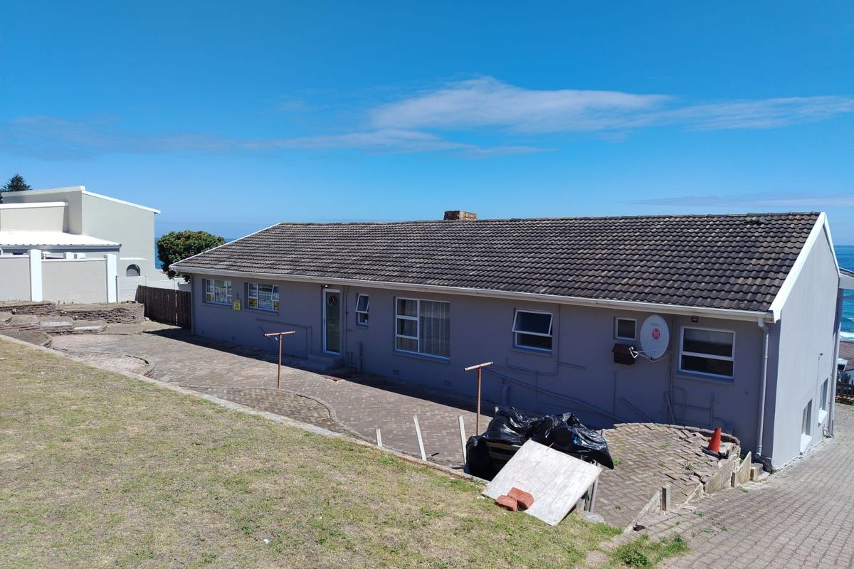 House For Sale in Seaview - Photo 2