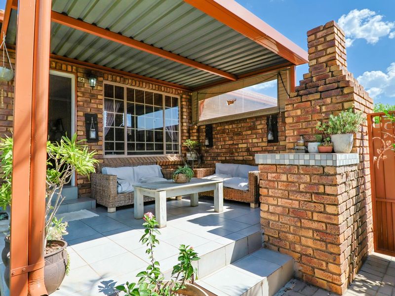 Townhouse For Sale in Amberfield Glen - Photo 3