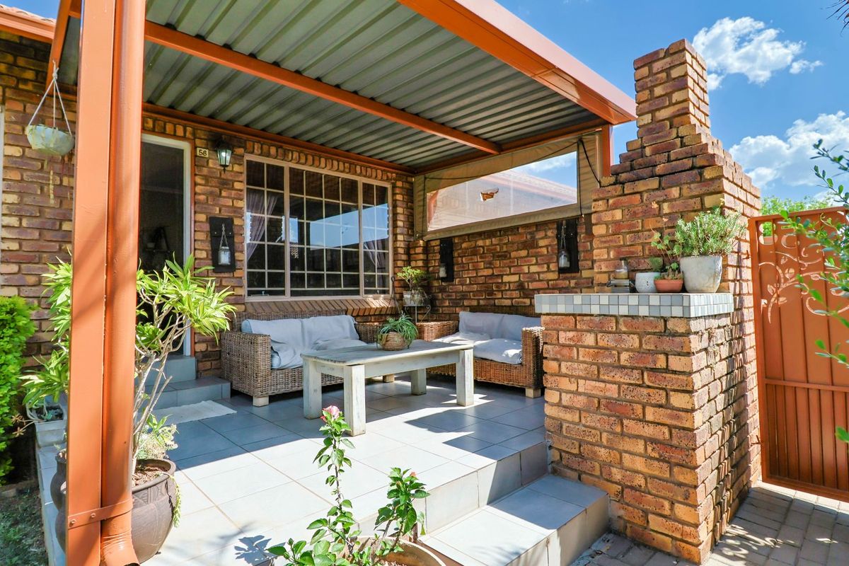 Townhouse For Sale in Amberfield Glen - Photo 3