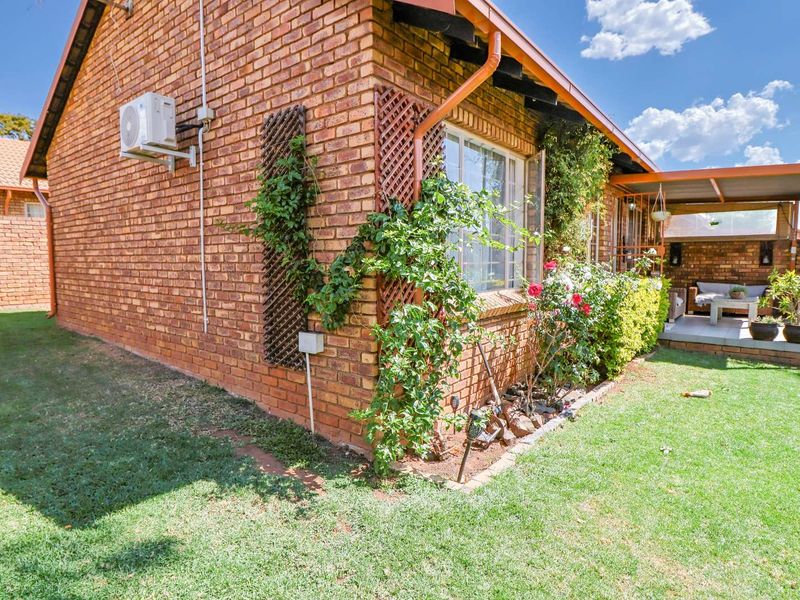 Townhouse For Sale in Amberfield Glen - Photo 8