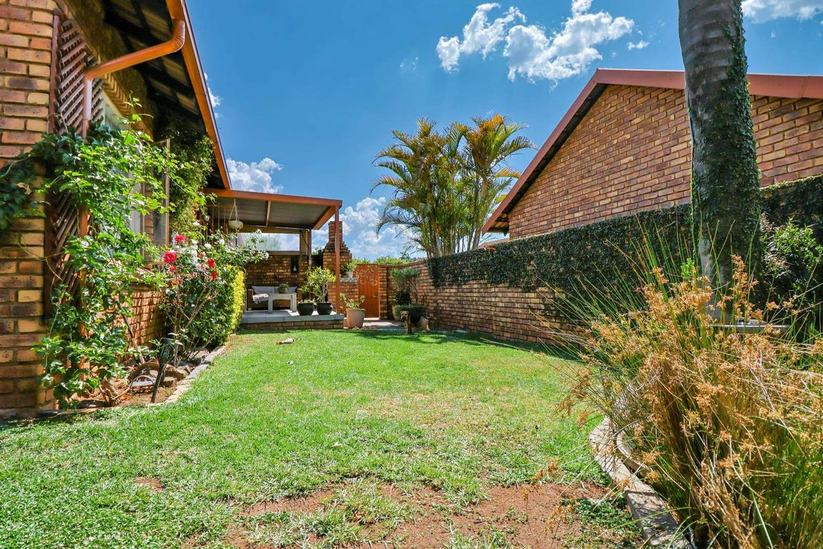 Townhouse For Sale in Amberfield Glen - Photo 4