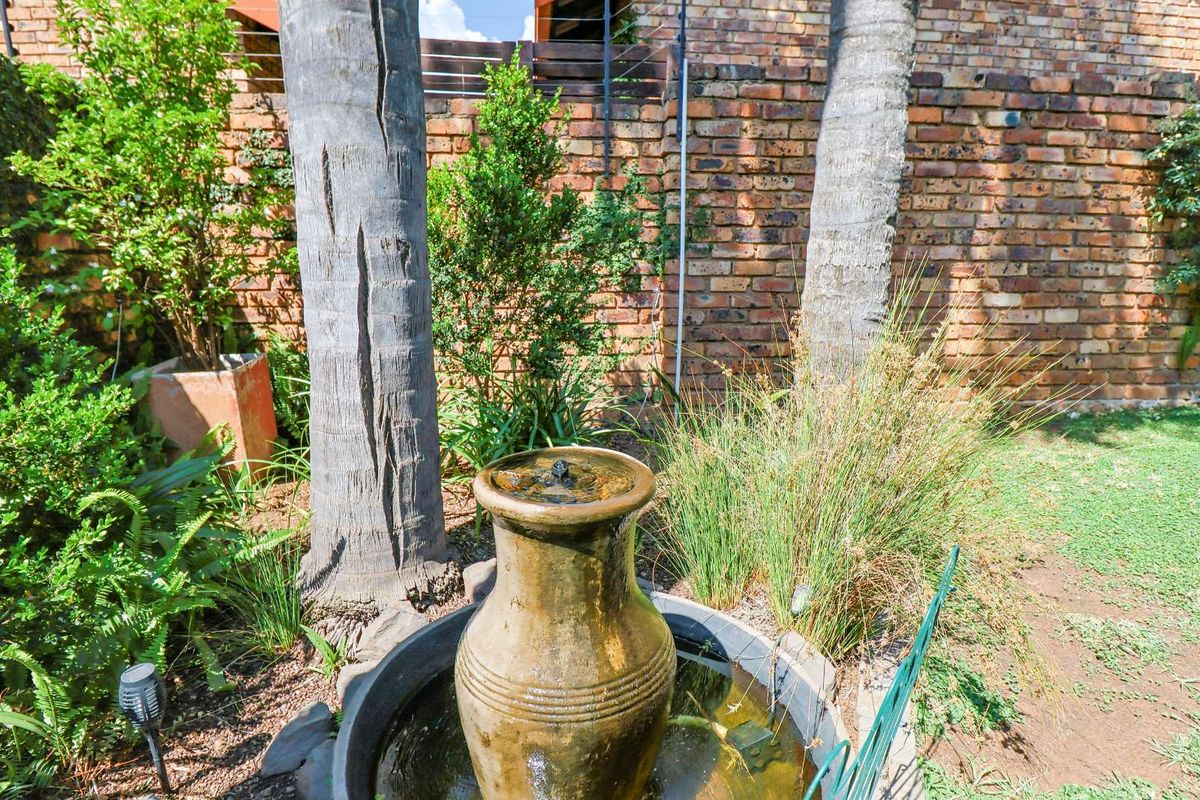 Townhouse For Sale in Amberfield Glen - Photo 5