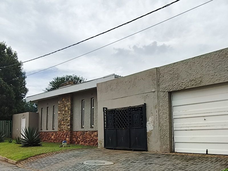 House For Sale in Krugersdorp North - Photo 2