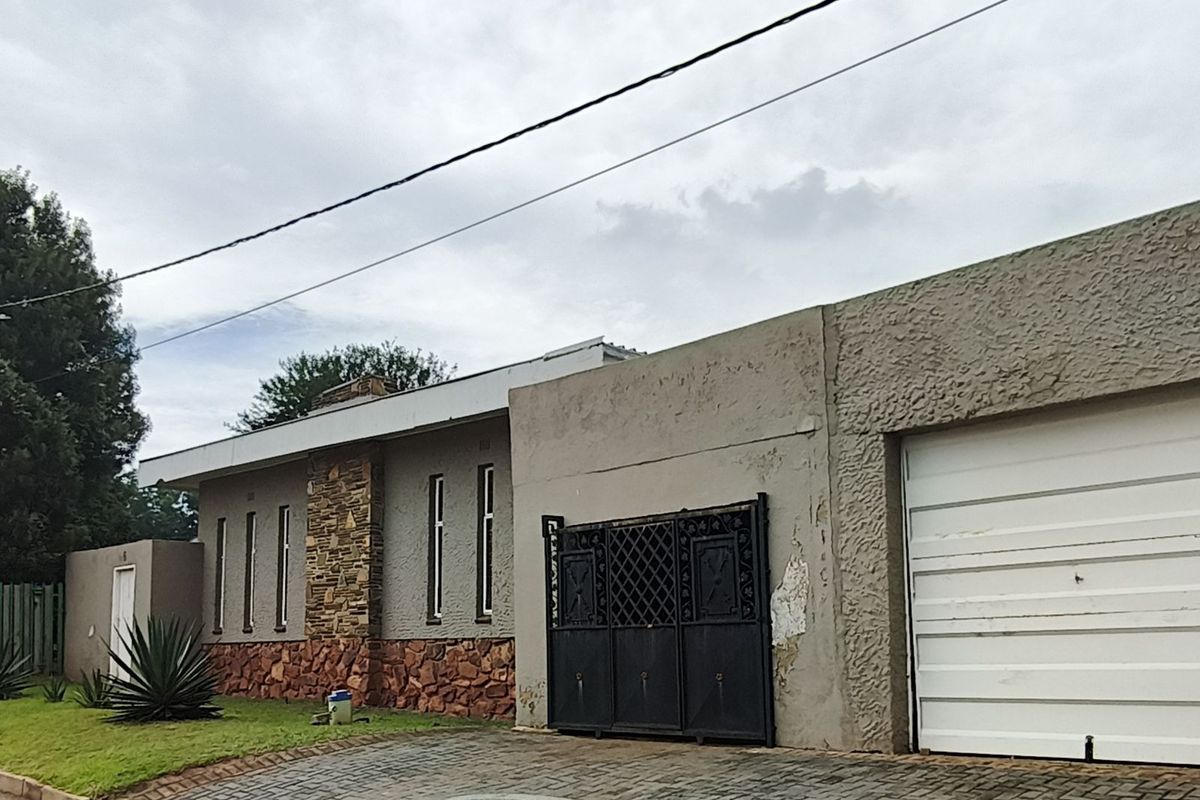 House For Sale in Krugersdorp North - Photo 2