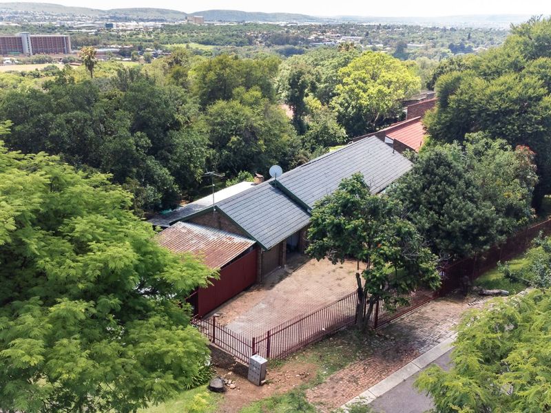 House For Sale in Silverton - Photo 3