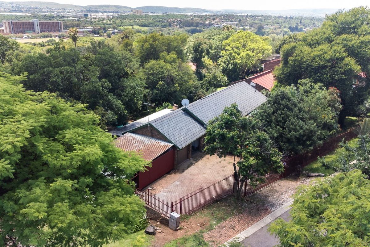 House For Sale in Silverton - Photo 3