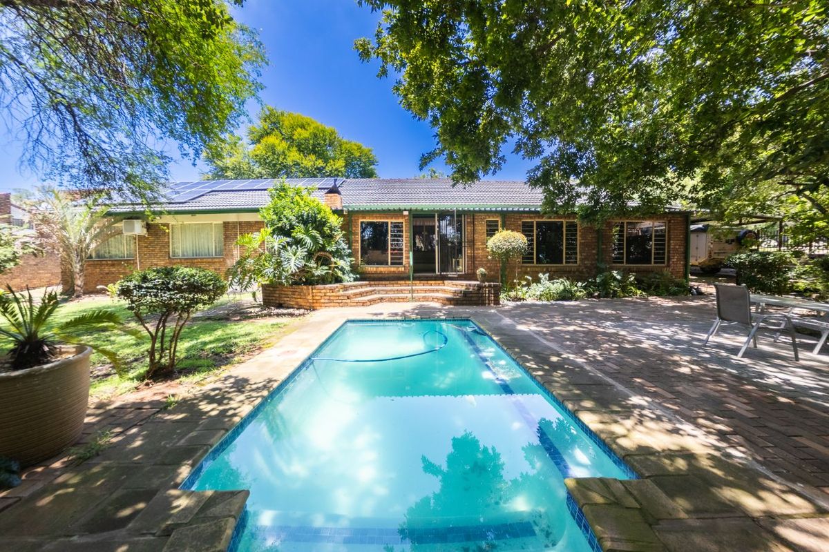 House For Sale in Silverton - Photo 2