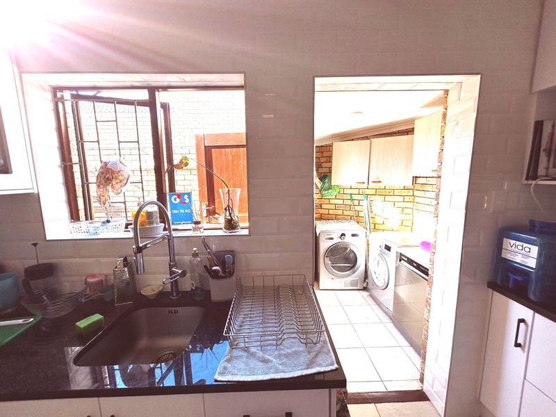 Townhouse For Sale in Jeffreys Bay Central - Photo 6