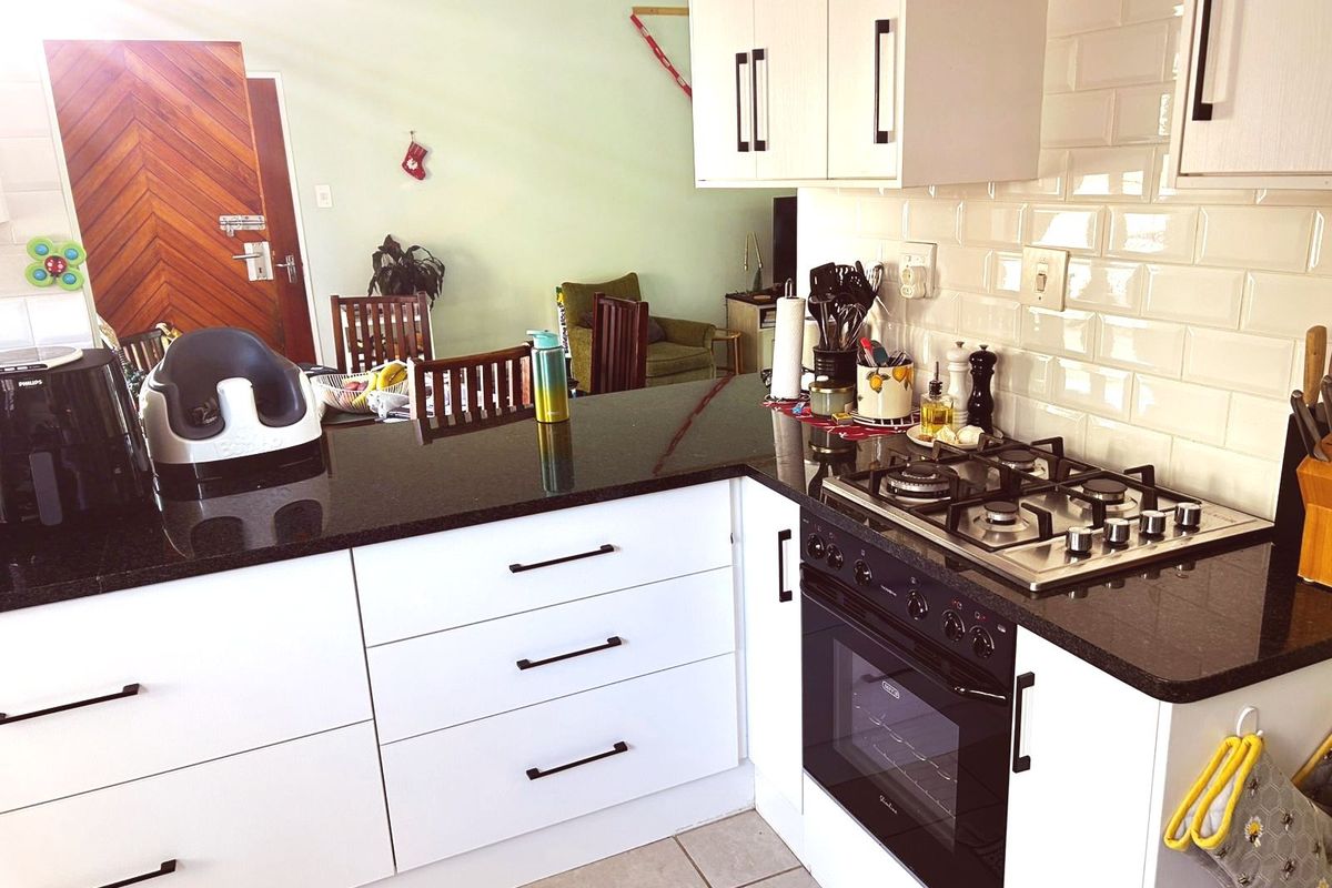 Townhouse For Sale in Jeffreys Bay Central - Photo 5