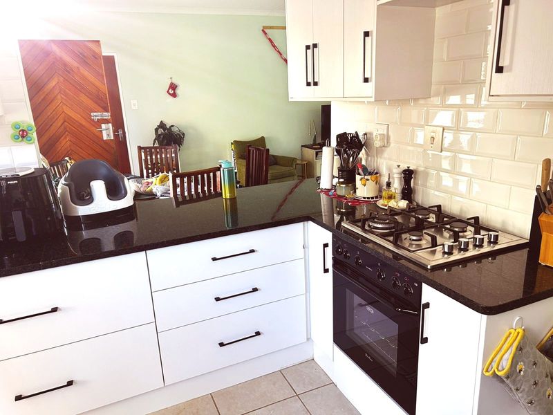 Townhouse For Sale in Jeffreys Bay Central - Photo 5