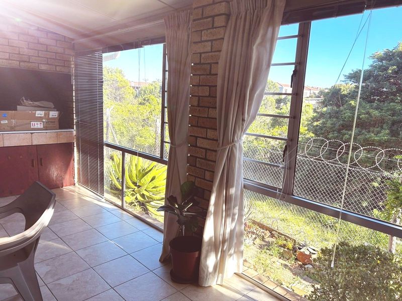 Townhouse For Sale in Jeffreys Bay Central - Photo 2