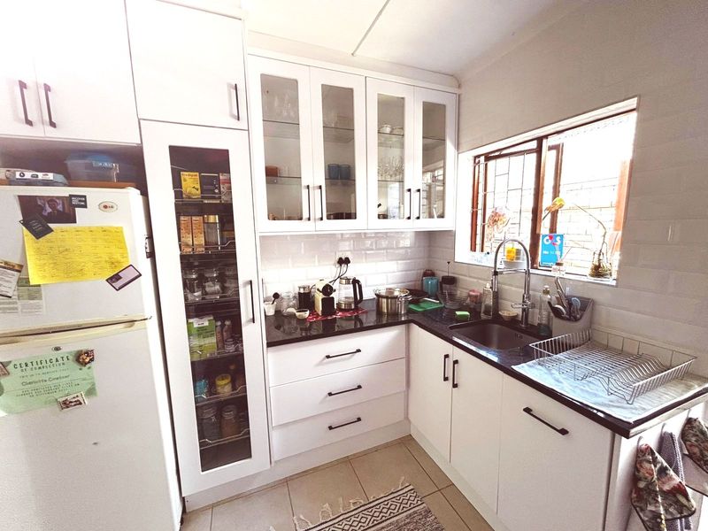 Townhouse For Sale in Jeffreys Bay Central - Photo 4