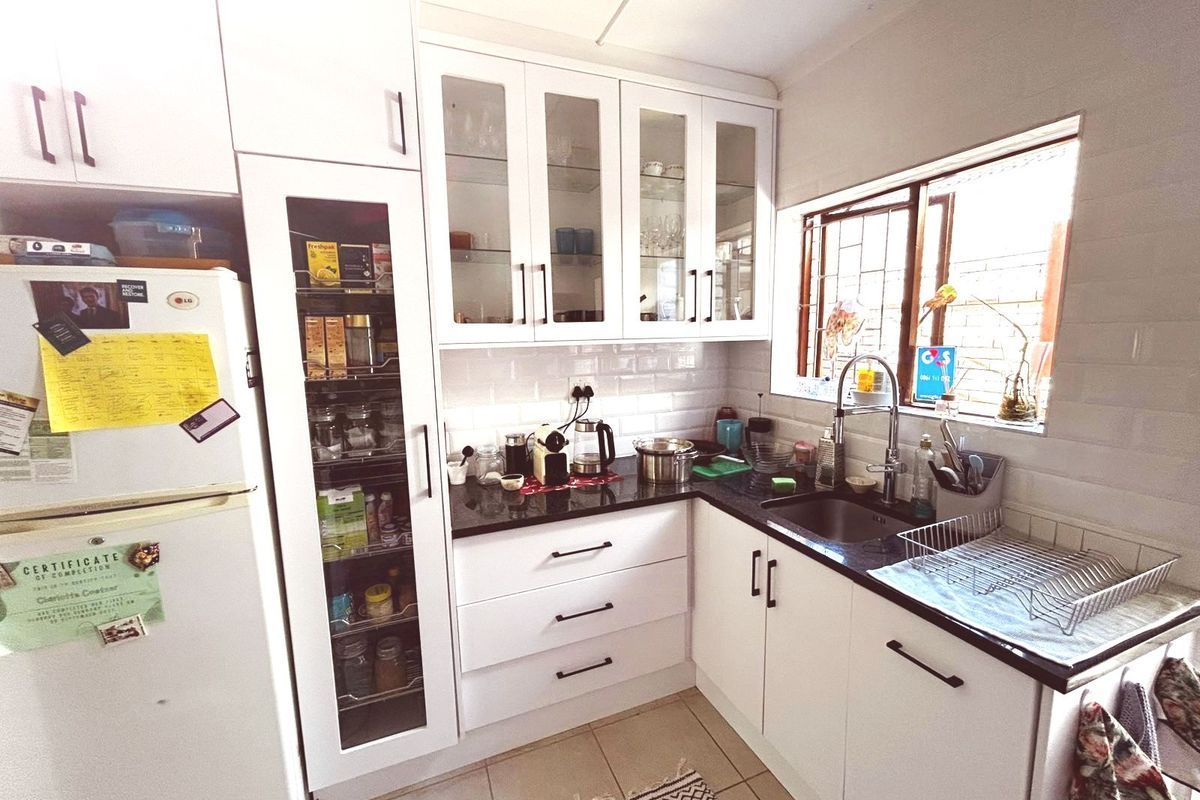 Townhouse For Sale in Jeffreys Bay Central - Photo 4