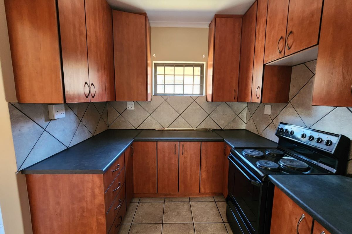 Townhouse For Sale in New Park - Photo 5