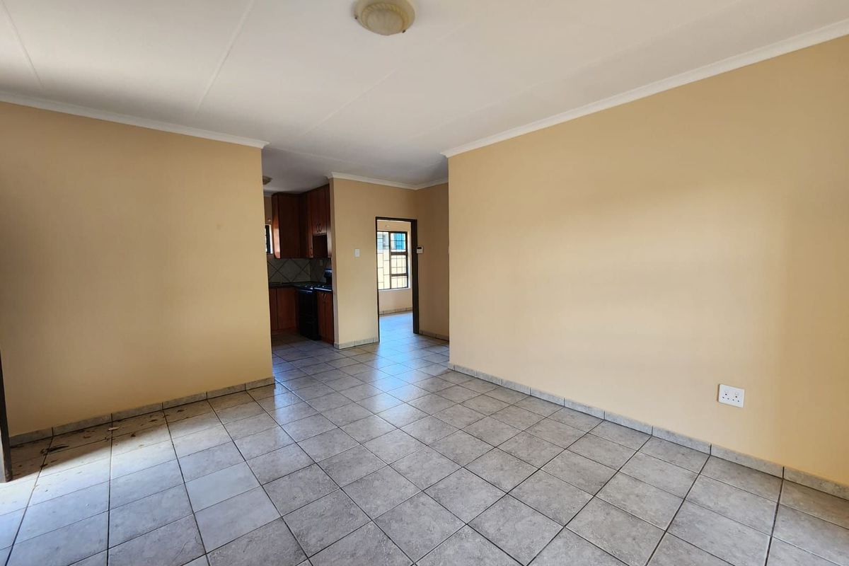 Townhouse For Sale in New Park - Photo 2