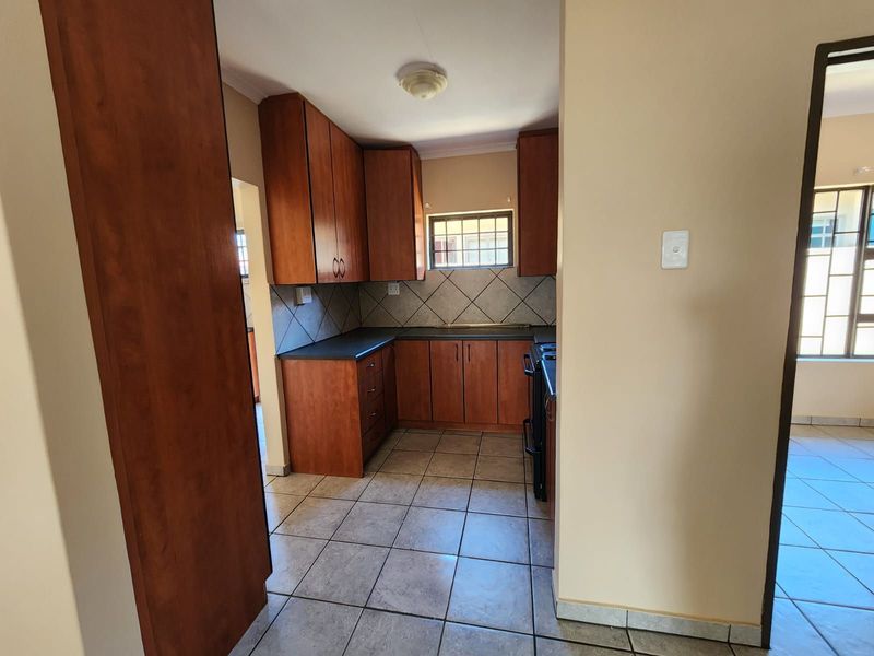 Townhouse For Sale in New Park - Photo 6