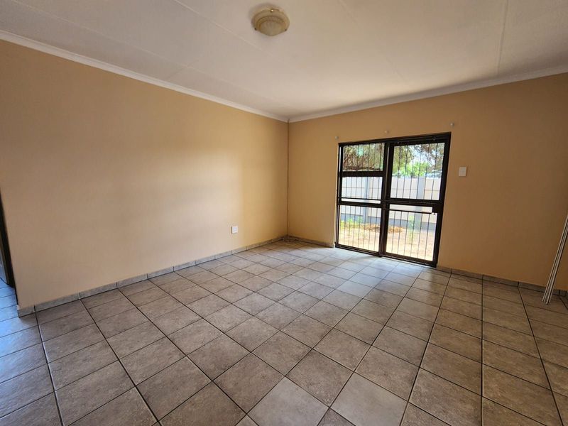 Townhouse For Sale in New Park - Photo 3