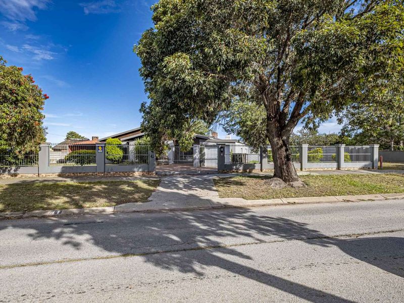 House For Sale in Westering - Photo 3