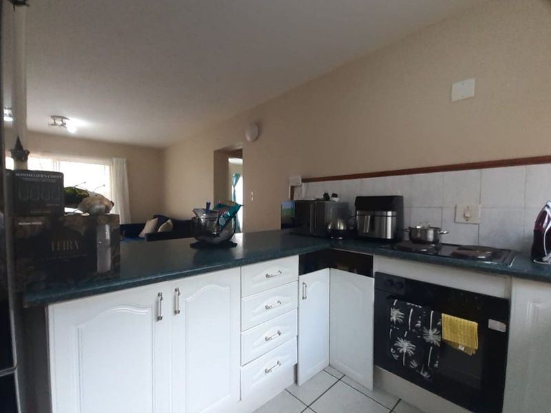 Apartment For Sale in Die Hoewes - Photo 8