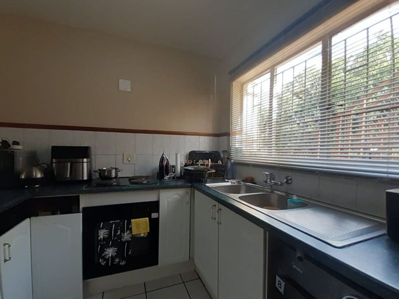 Apartment For Sale in Die Hoewes - Photo 7