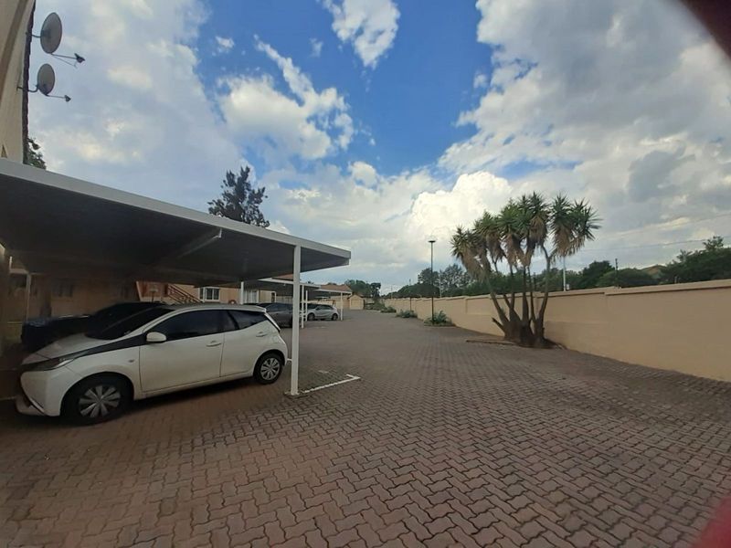 Apartment For Sale in Die Hoewes - Photo 2