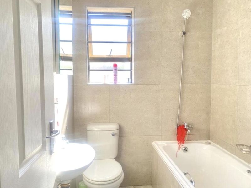 Apartment For Sale in Amanzimtoti - Photo 9