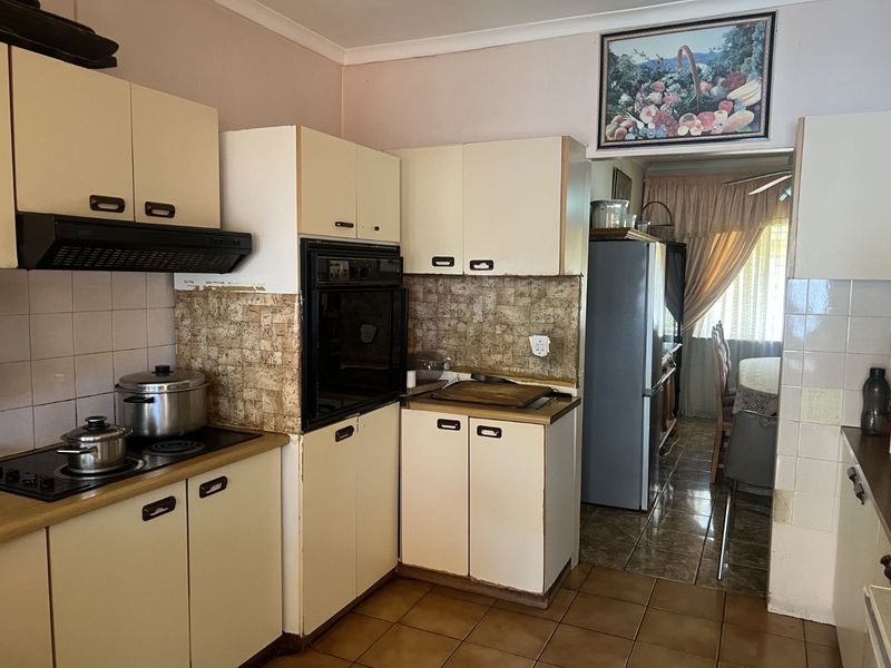 House For Sale in Esikhawini Central - Photo 9