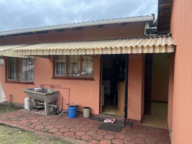 House For Sale in Esikhawini Central - Photo 2