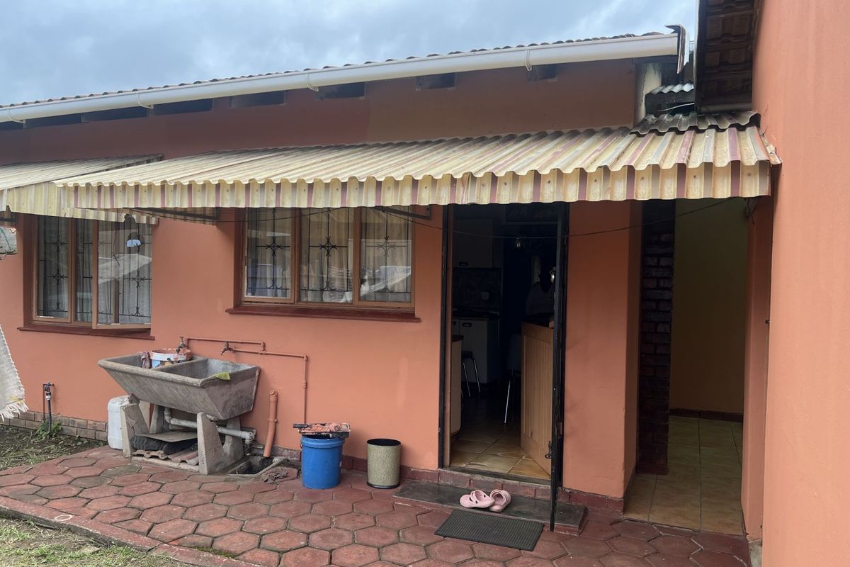 House For Sale in Esikhawini Central - Photo 2