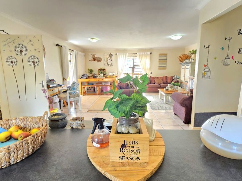 Townhouse For Sale in Fairview Golf Estate - Photo 2