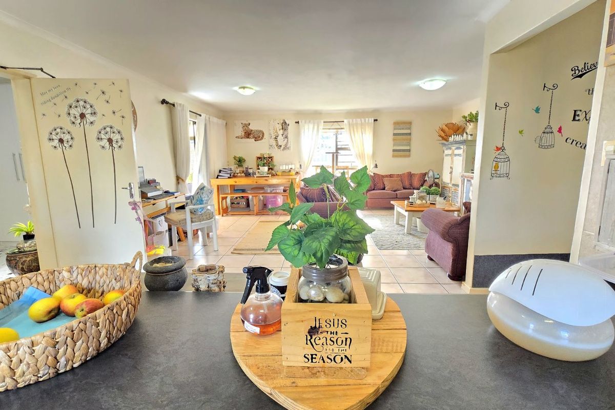 Townhouse For Sale in Fairview Golf Estate - Photo 2