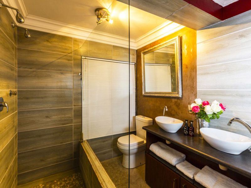 House To Rent in Country Club - Photo 3