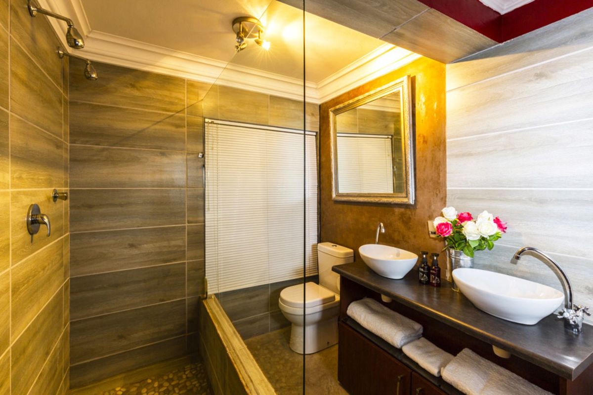 House To Rent in Country Club - Photo 3