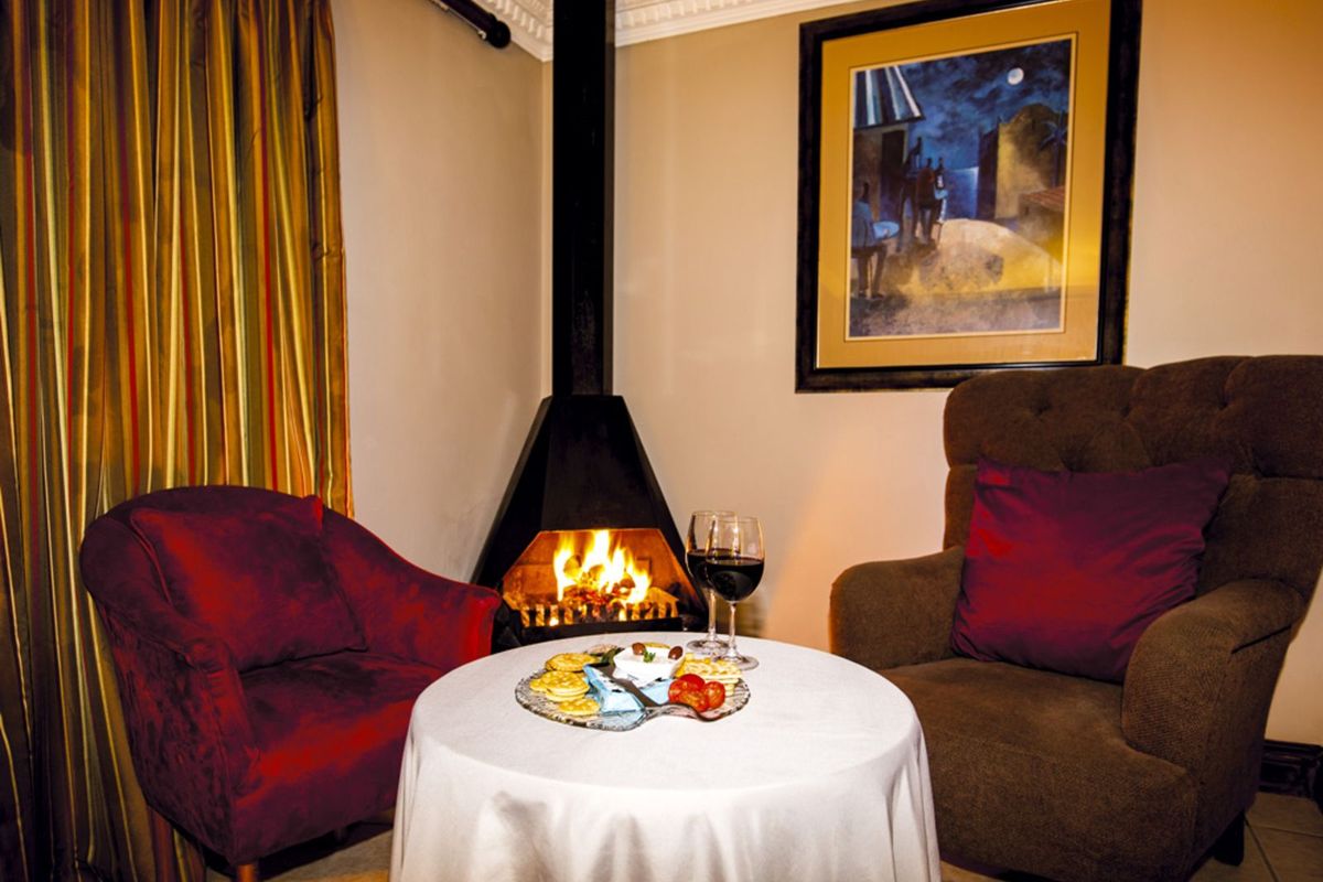 House To Rent in Country Club - Photo 2