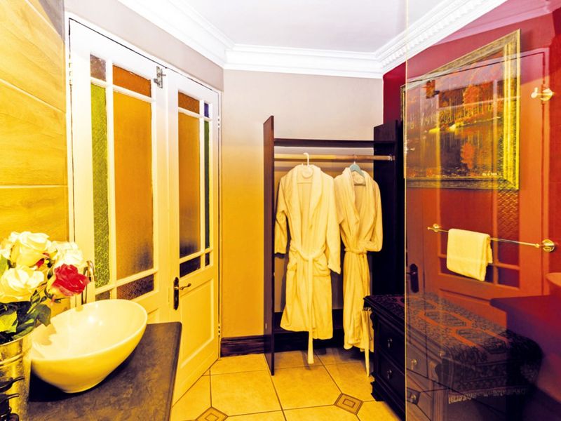 House To Rent in Country Club - Photo 5