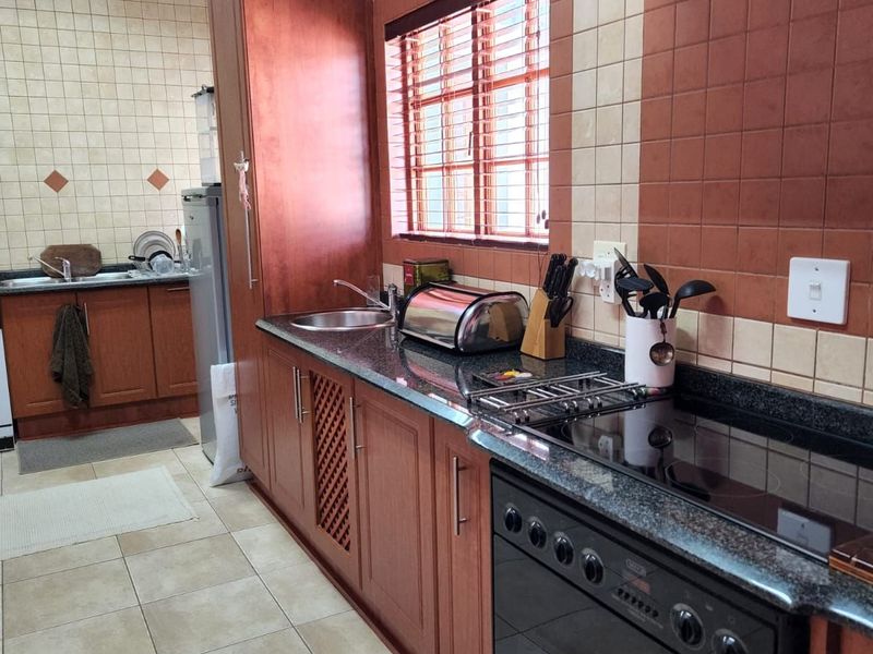 Townhouse For Sale in Volksrust Central - Photo 3