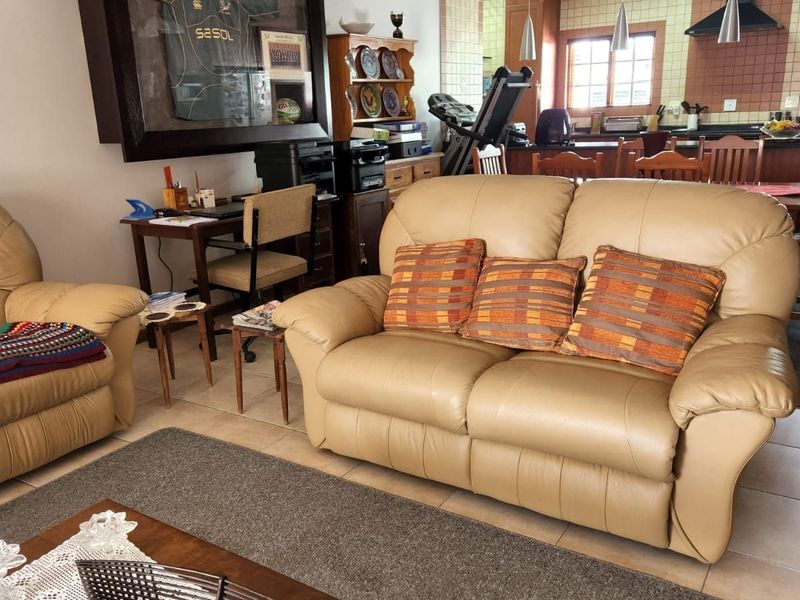 Townhouse For Sale in Volksrust Central - Photo 2