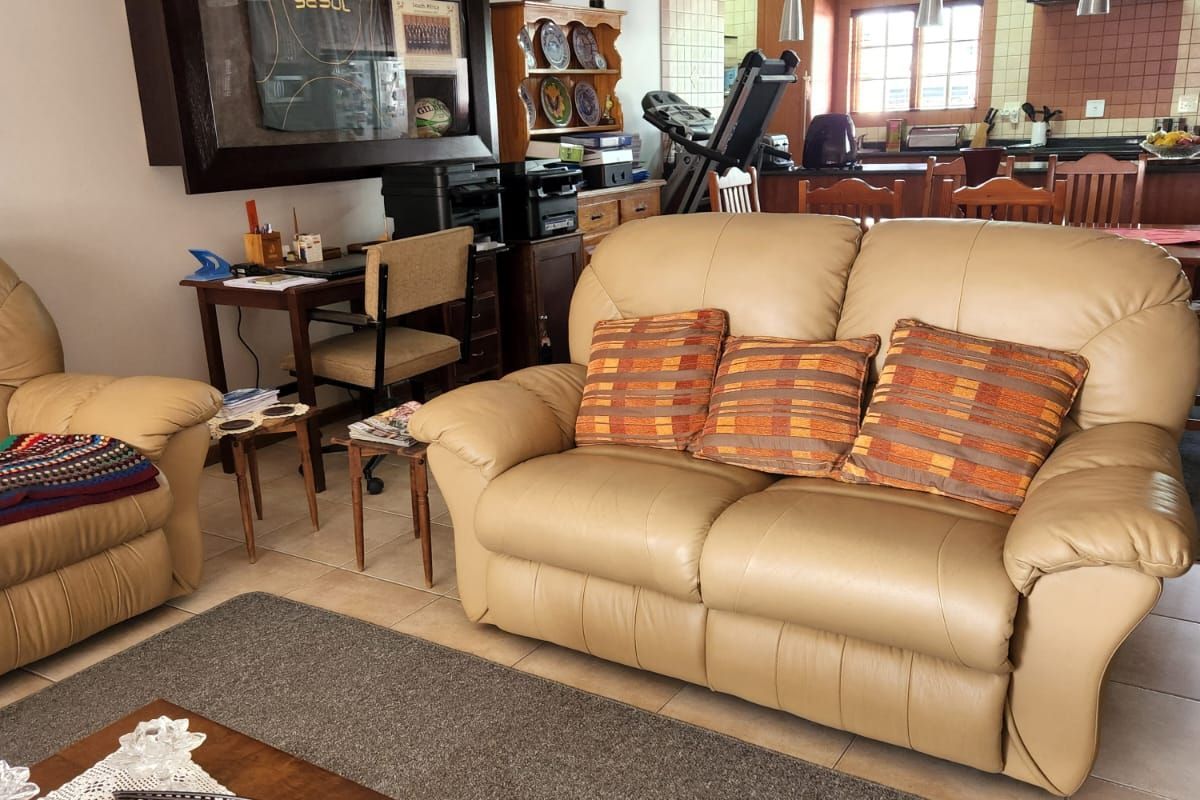 Townhouse For Sale in Volksrust Central - Photo 2